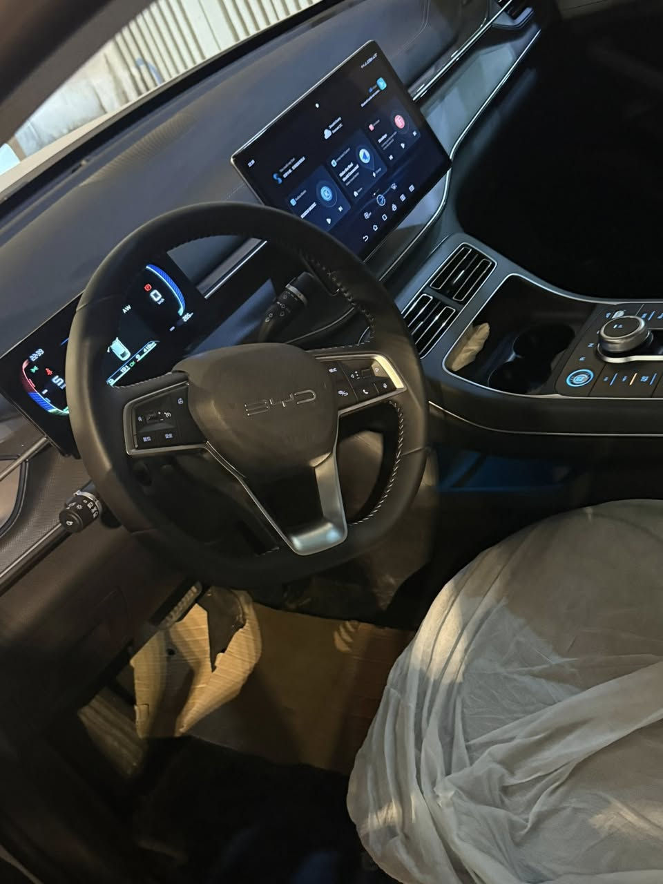 سلام عليكم بي واي دي دستروير مودي 25زيرو كامله كل ملحقاته لون اببض اكرر زيرو  مرقمة وجاهزه  سنويه ولوحات السعر 19100  لاتصال على الرقم *********** مكان السياره اليرموك الاربع شوارع مجاور نادي الترفيهي
