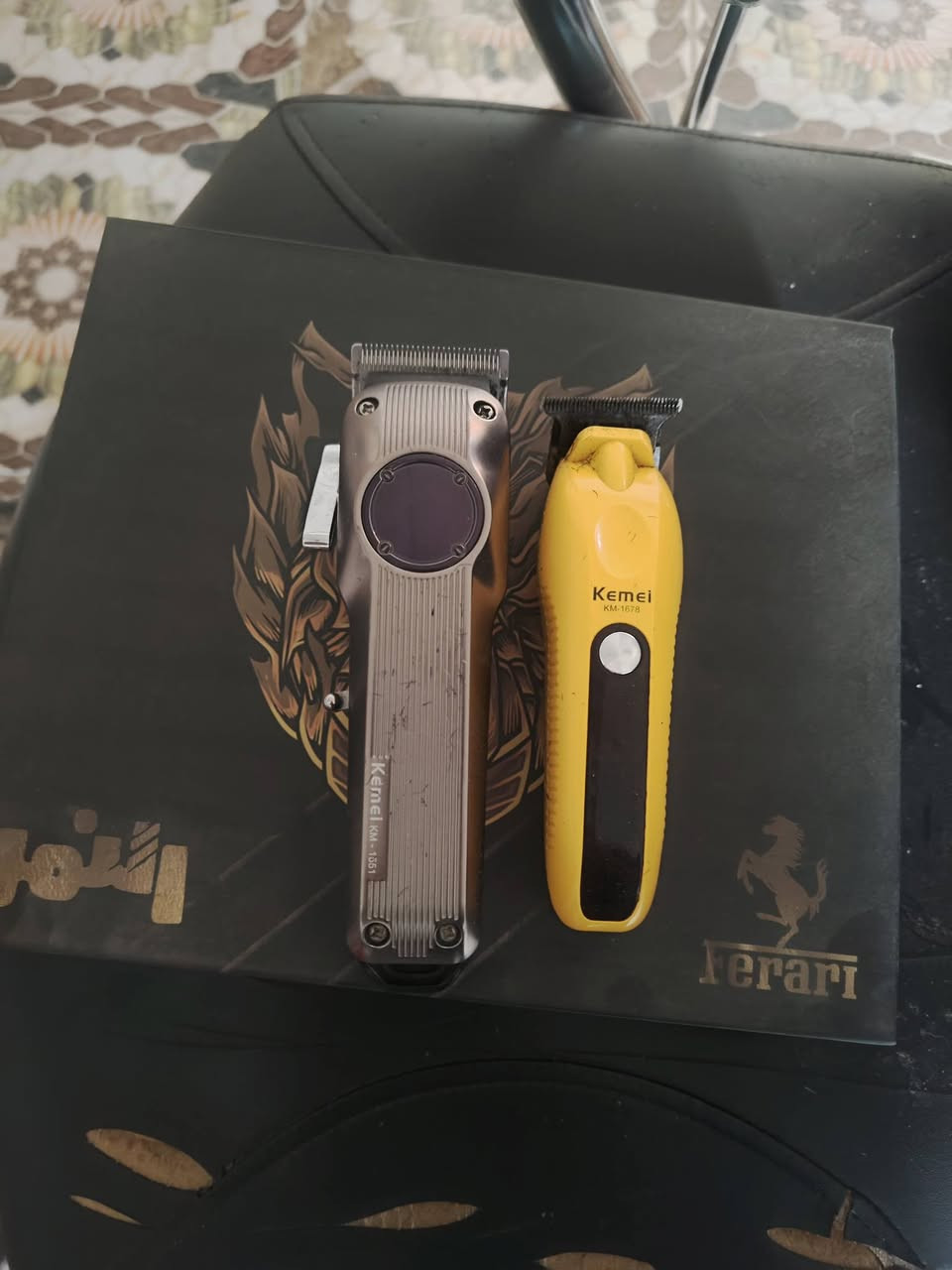 سلام عليكم
عندي غراض حلاقه كامل للبيع شلعه وحده 
***********
