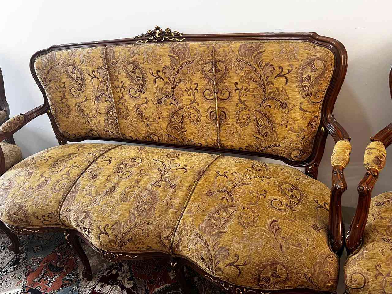 تخم خمس مقاعد
٢ طبله دائرية 
١ وسطيه 
٢ بازيات 
سعر ع خاص


**إذا كنت صاحب هذا الإعلان وتريد حذفه لأي سبب، رجاءا أرسل رسالة إلى الدعم الفني**