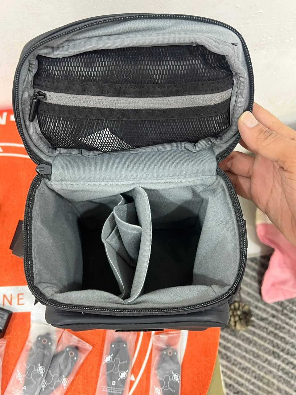 جنطه مقسمه
شاحن +مراوح 
مافك 2 
يتوفر توصيل


**إذا كنت صاحب هذا الإعلان وتريد حذفه لأي سبب، رجاءا أرسل رسالة إلى الدعم الفني**