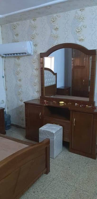 غرفه اخشاب للبيع خشب ثقيل كلش اثاث كلش مرتب وديكور مبدع معموله قبل فتره بسعر اكثر من هاذا السعر الي معروضه بي بس نريد نبيعها لاسباب ماليه 
السعر مليونين و100 وبيها مجال 
للتواصل واتساب ***********
او تواصل خاص بعقوبة, ديالى
