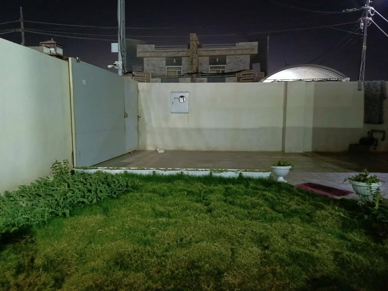 فرصه استثماريه وسكنيه 
دار بالاقساط 
موقع ركن على حديقه 
مجمع السلام 
السعر الكلي 200
مقدمه 92
والباقي اقساط كل شهر750
بدون كفيل 
مساحه 200م
***********
