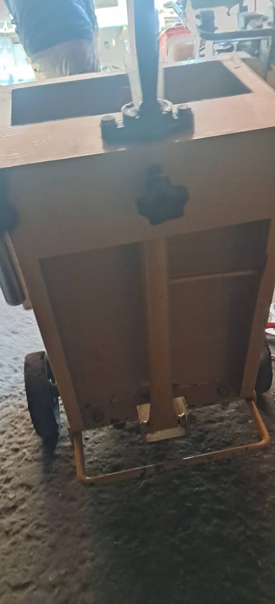 قاطعه كونكريت ياباني اصلي
محرك ياباني حجم ٤١ 
شغال ميه بل الميه 
القاطعه جاهزه للعمل اي نقص مابيها 

#السعر_500_الف_دينار

العنوان بغداد ساحة الطيران شارع النضال 
مقابل كنيسه الارمن 
للتواصل والاستفسار الاتصال على الرقم ***********
@الجميع
