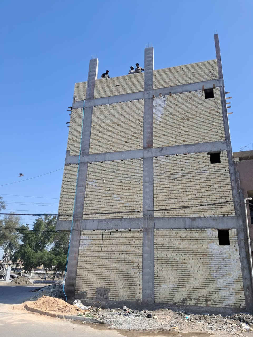 السلام عليكم كادر خلفات شغل درجه اولى بناء بيوت وعماير كرسته وعمل وباربيكيو باي مكان بغداد اشتغل عادي للاستفسار ***********
