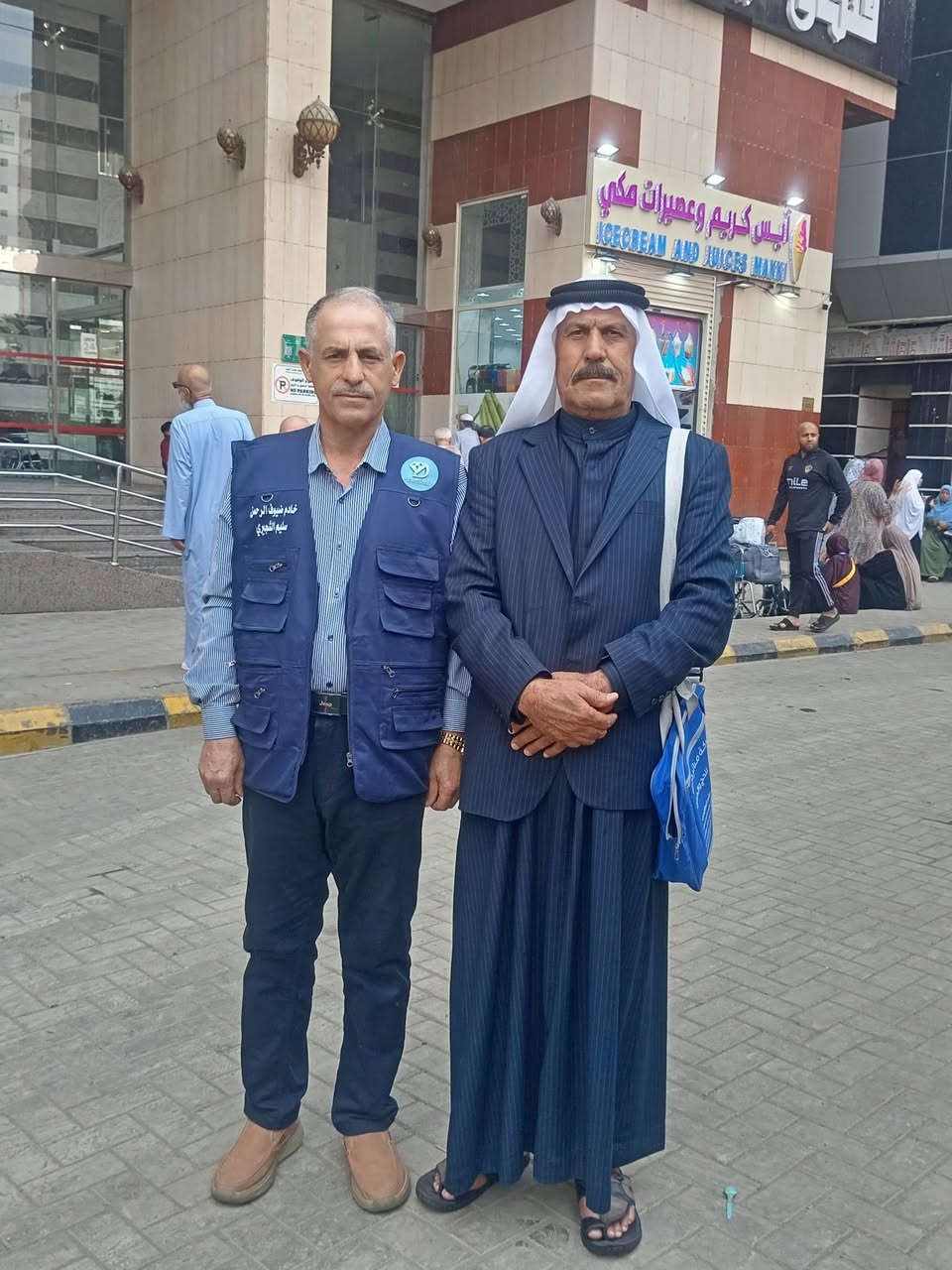 الحمد لله رب العالمين. بعد أن وفقنا الله ورزقنا الله عمرة شهر رجب غادر معتمري شركتنا الديار المقدسه متوجهين إلى أرض الوطن نسأل الله قبول طاعتهم وعمرتهم وسلامه الوصول لهم
1/12/2026
مستمرين باستلام جوازات رحلة البر والطيران لعمرة شهر شعبان التي تصادف مع العطله الربيعيه لنصف السنه
***********
*********** 

خادم ضيوف الرحمان لهذه الرحله ابو علي الشجيري
