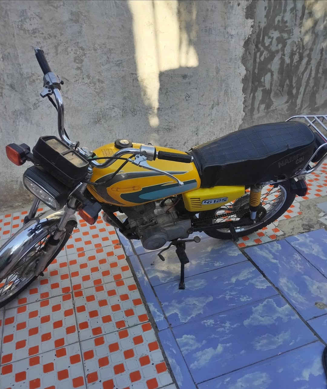 السلام عليكم دراجه موديل 17 تعمير جديد اوراقها بعدهن جدد
كهربائياتها كلها شغاله ماناقصها شي مكاني كوت معروضه ب475وبيها مجال قليل مكاني كوت شارع النفط***********
