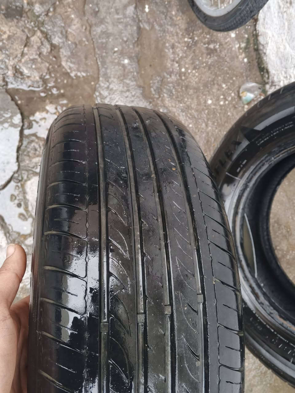 السلام عليكم طائرات حجم انضاف  175/70/13 مكلف بالنشر بكان بغداد   شراي يتصل***********
