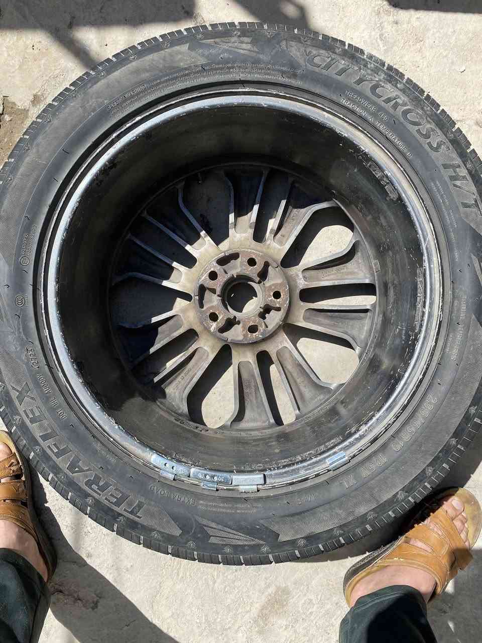 ويل كروم مع تاير نظيف  قياس 19 مال سورنتو  اصلي شركة السعر 160 الف المكان بغداد الجديدة للاتصال ***********
