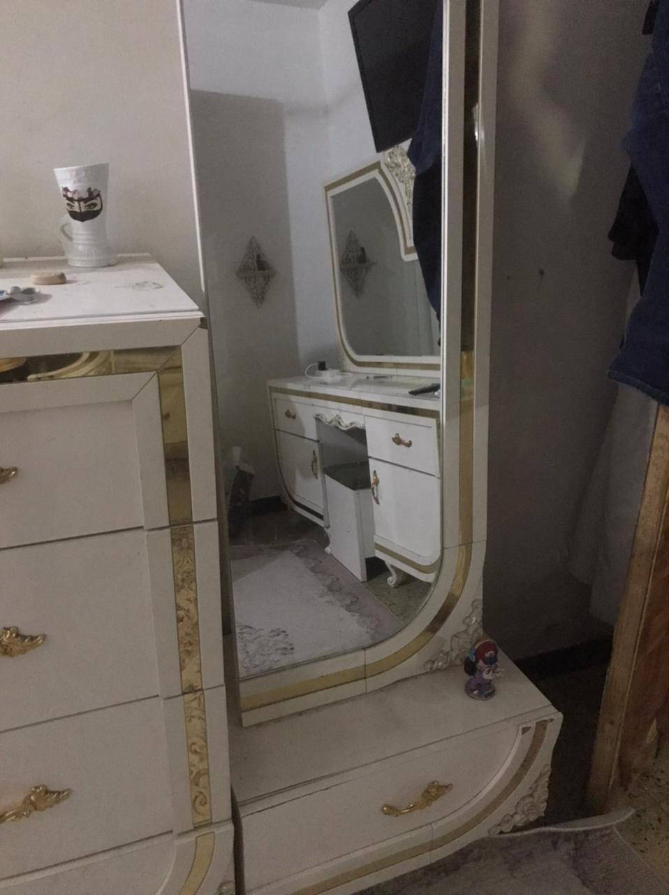 غرفه تركيه ضخمه نظيفه و مرتبه و صايره عباره عن 8 قطع السعر 750 الف للتواصل:
***********
