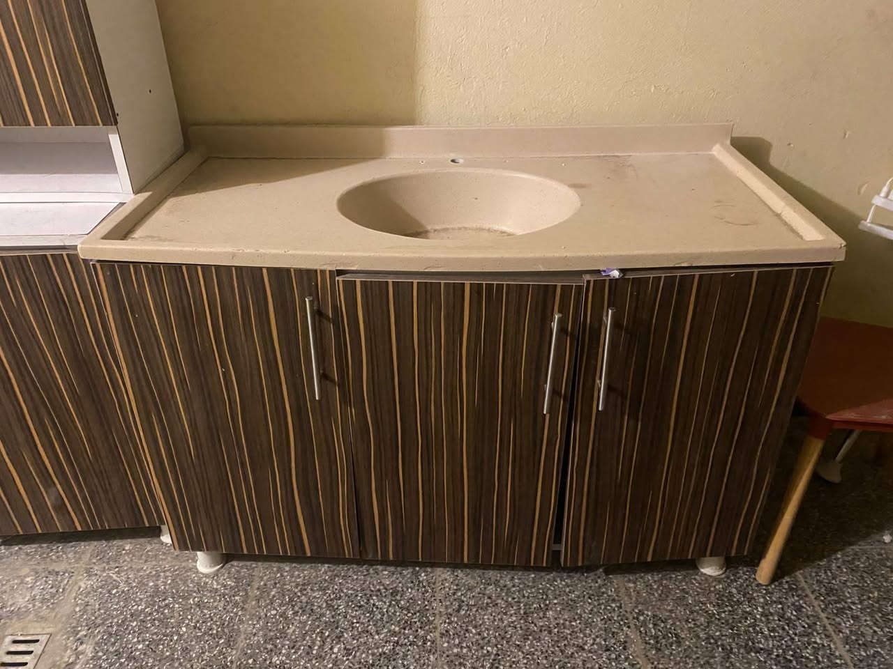 السلام عليكم كاونتر للبيع 3قطع نضيف محتاج فلوس ورايد ابيعه سعر 225وبي مجال لشراي ه̷̷َـَْـُذآرقمي***********
