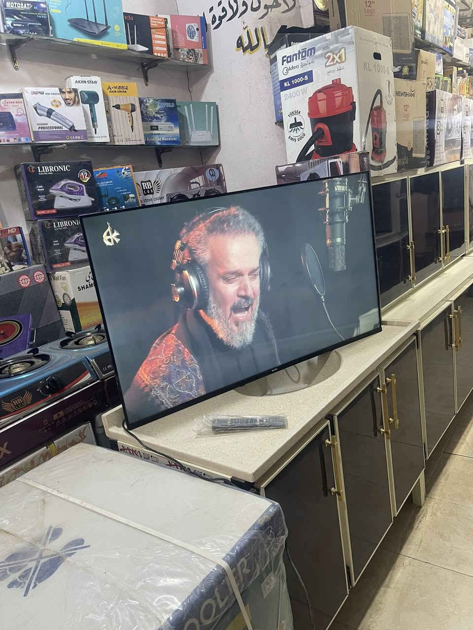 غراض مستعملات للبيع كلش انضاف  سنك مترين مرمر ويا ميز متره هم مرمر احطاطه شغل درجه اولى وابلازم حجم 43سمارت فول نت وخزانات العد 2 كلش نضاف وموطور مستعمل اقل الشهر وميز مال مكتب هم مستعمل وقنينه غازعراقيه  الغراض كلش نضاف ***********
