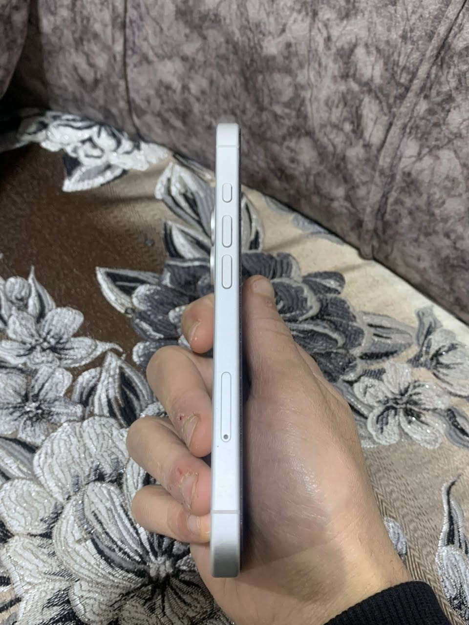 للبيع او مراوس ايفون 16 عادي ذاكرة 128تك بطارية 96 دورات الشحن 282 الجهاز ما مفتوح ولاداخل صيانه بعده على وضع الشركة بي ملاحظة وحده بي نقطة خضره بالبكسل وما تضر اي شيي انطيك بي ضمان شهر اي اذا زادت النقطة او صارلو شيي رجعو مكاني موصل سعر 900 وبي مجال


**إذا كنت صاحب هذا الإعلان وتريد حذفه لأي سبب، رجاءا أرسل رسالة إلى الدعم الفني**