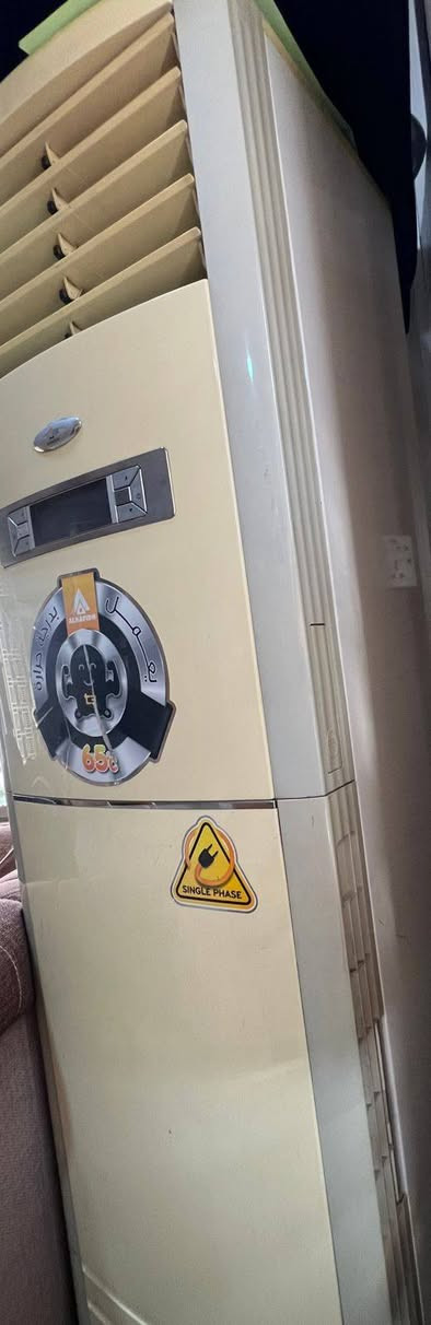 للبيع سبلت كنتوري 3 طن نضيف كلشش استخدام قليل  السعر 550 وبي مجال مكان بعقوبه ‏‪***********‬‏

