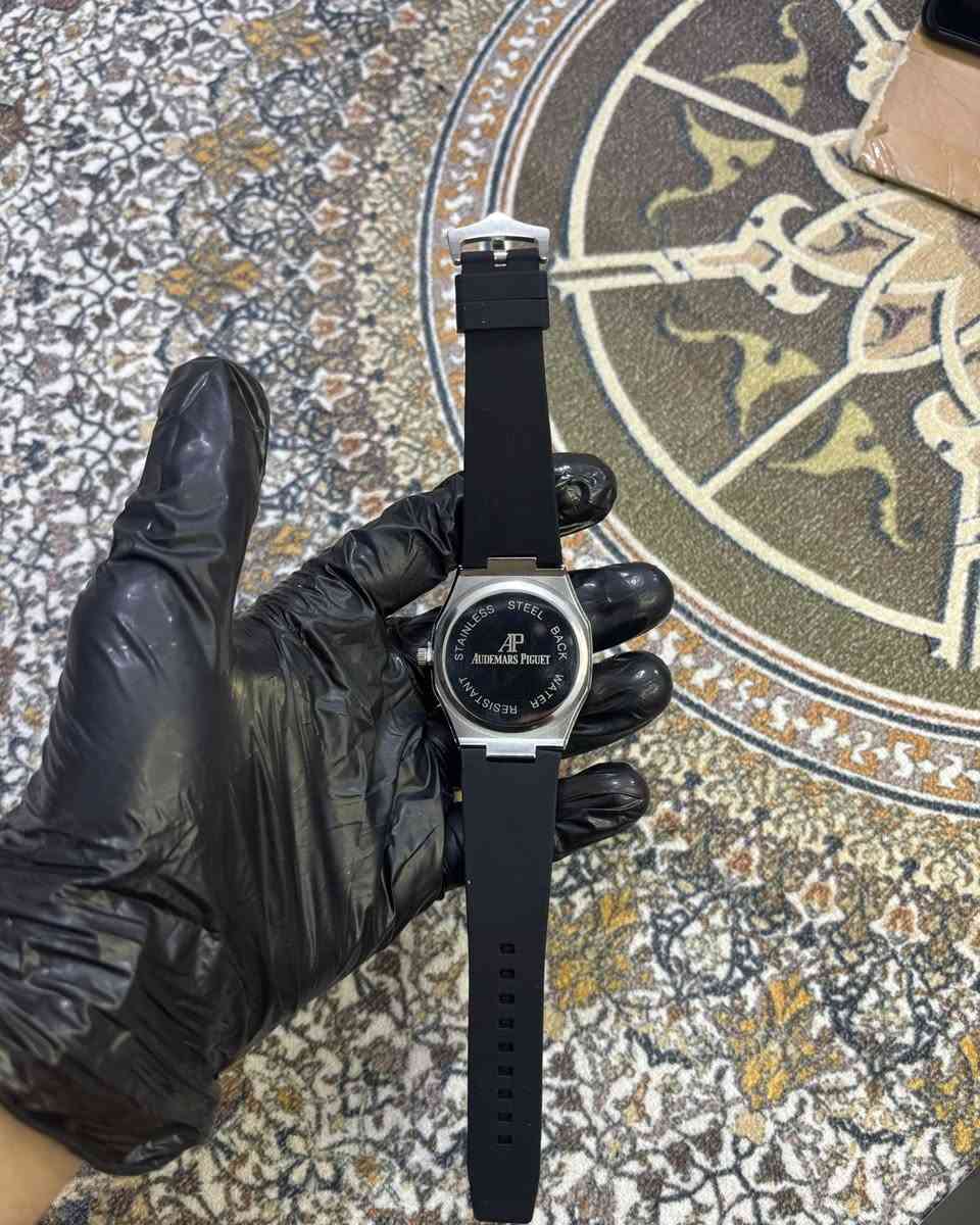 ⌚️ ساعة اوديمار AP رجالية فخمة – تصميم راقي وعصري
• هيكل ستانلس ستيل بلون فضي مطفي
• قرص أسود أنيق مع تاريخ
• سوار مطاطي أسود مريح ومناسب للاستخدام اليومي
• شكل كلاسيكي يناسب الرسمي والكاجوال
• خفيفة باللبس وثابتة على اليد

💰 السعر: 35,000 دينار فقط
🚚 التوصيل مجانيه لكل المحافظات

للحجز والاستفسار راسلنا خاص 📩:


**إذا كنت صاحب هذا الإعلان وتريد حذفه لأي سبب، رجاءا أرسل رسالة إلى الدعم الفني**