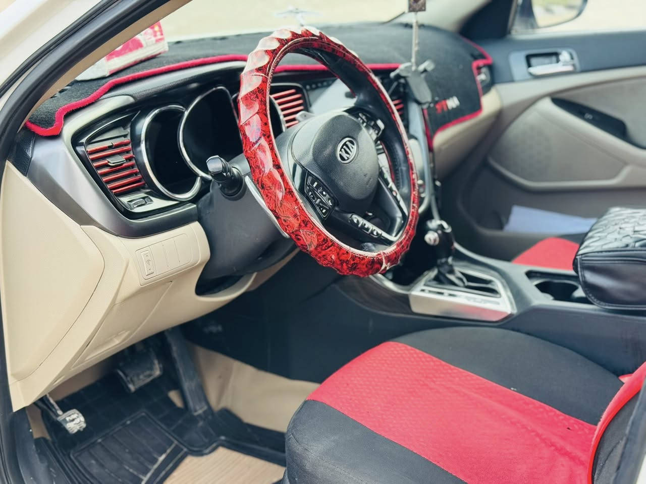 سلام عليكم اوبتمه للبيع2011 رقم بغداد تحويل ثاني يوم السياره بسمي مكينه 2000 مواصفات فتحت بنرامه اشاير بالمري  مري شفط ويل 18 كامره شاشه داخل بيجي تحكمات ستيرن سونار مرفق بالصور مكاني بابل الهاشميه السعر 105وبيها مجال حك الجيه***********
