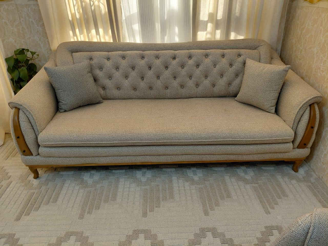 السلام عليكم تخم زان تركي جديد يتحول سرير صار شهرين من اخذنا سبب البيع الانتقال اشرينا مليون وربع اريده ب ٩٠٠ الاستفسار الاتصال على الرقم *********** بي مجال قليل ومكاني بغداد حي اور
