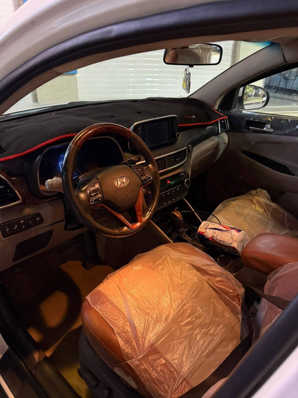 السلام عليكم ///
هيونداي توسان موديل ٢٠١٩ وكالة القاصد فول مواصفات عدا الفتحه...
محرك ٢٠٠٠ دوش مصبوغه عام رقم بغداد مشروع وطني ب اسمي...
سبب الصبغ العام تعرضت لحريق خارجي وتعمرت ونصبغت عام...
مكفوله من حادث او كلبه او جفيه او قص لغود شواصي تكم كفاله...
ماشيه ١٠٤ الف كم...
السيارة متواجدة في بغداد جانب الكرخ منطقه العامريه..
تعميرها كلش حلو وصبغ درجه اولى...
السعر المطلوب ١٣٥ ورقه وبيها مجال بسيط بعد الفحص والاقتناع من الطرفين...
الاتصال على الرقم ***********
متواجد على الخاص...
اخوان السيارة فقط بيع بدون مراوس..
اعتذر عن المراوس... بغداد, العراق
