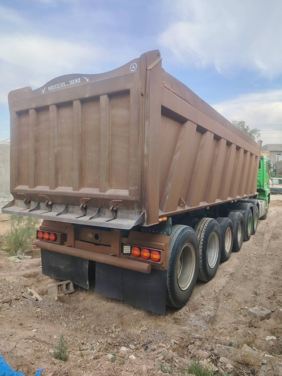سلام عليكم مان للبيع موديل ٢٠٠٢ محرك ٤١٠ بعدة حلسحك كير فيتيس مجموعة جي اف شفت سبرنك رقم دهوك بسمي راس وعربانة ***********
