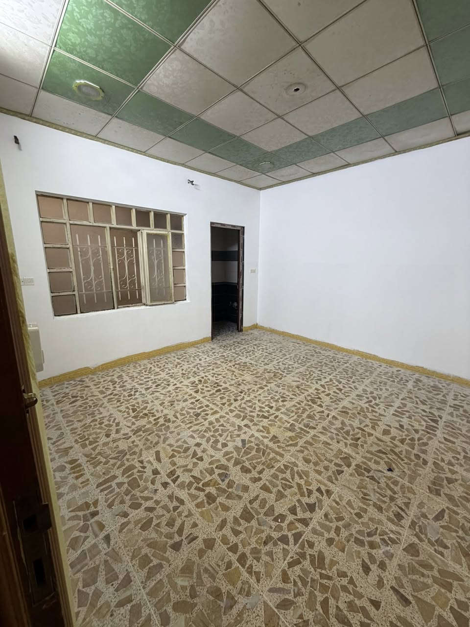 دار للإيجار مساحه 120 متر موقع مميز في حي الصديق واجهة 6 طابقين 3 غرف نوم للاستفسار الاتصال على الارقام التاليه او مراجعه المكتب 

‭0774 085 1258‬
***********
