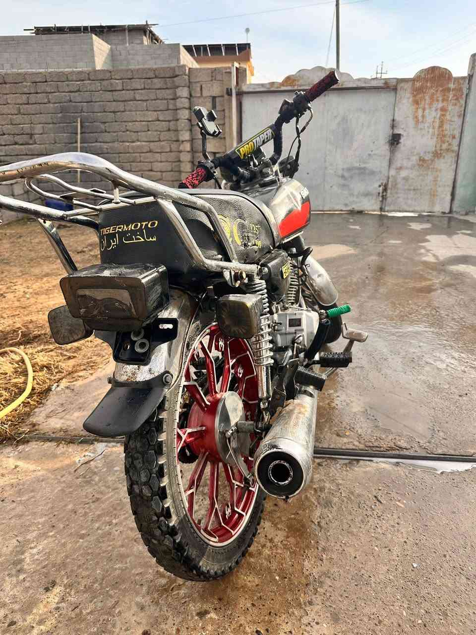 السلام عليكم دراجه سيفان موديل 19 وزن ثقيل محدث شلعه ومعدل خير من الله كهربائيات كلها شغاله اشاير لايت عالي ناصي نكره سلف (ملاحضه) الويل الكدام بي عواج شي قليل ومامئثر السعر 330 وبي مجال المكان بيجي


**إذا كنت صاحب هذا الإعلان وتريد حذفه لأي سبب، رجاءا أرسل رسالة إلى الدعم الفني**