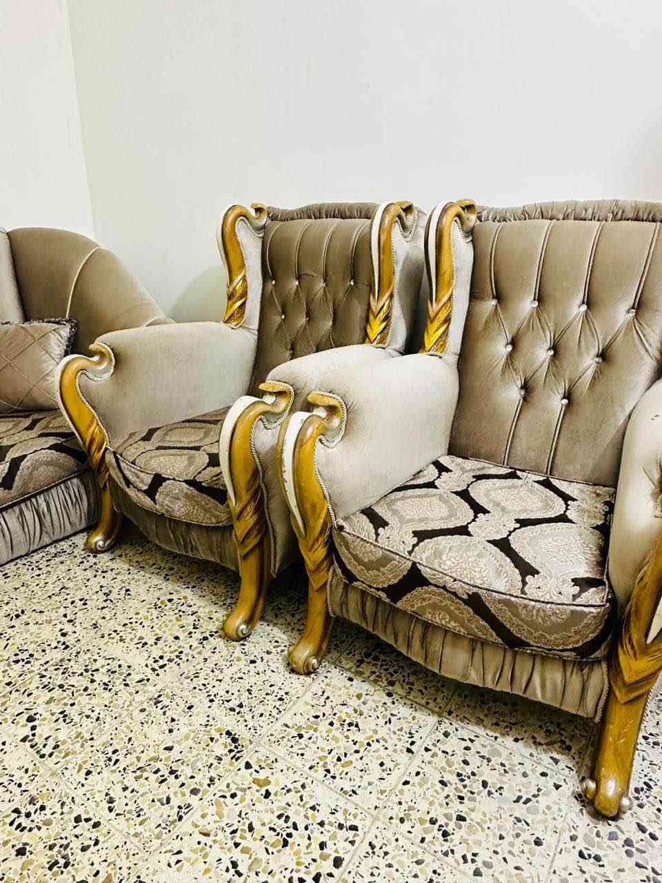 التخم ٦٠٠
البوفيه ٢٠٠ 
غرفه مليون وربع
ميز تلفزيون ١٥٠ بغداد, العراق


**إذا كنت صاحب هذا الإعلان وتريد حذفه لأي سبب، رجاءا أرسل رسالة إلى الدعم الفني**