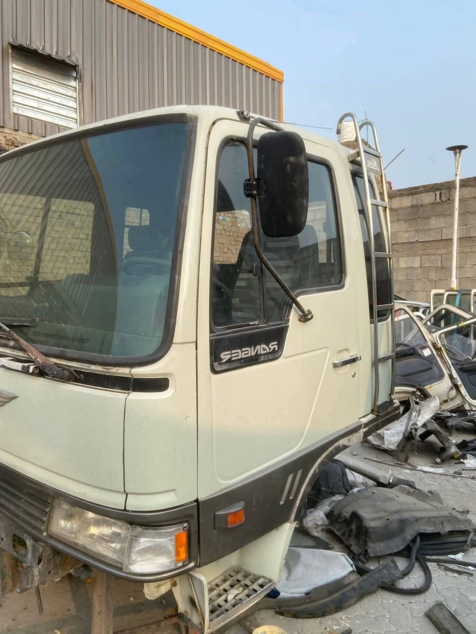 طيرة ابيض الون بحالة الوكالة زيرو داخل خارج سعر 8 ورقات قفل توصيل لجميع المحافظات  واتساب فقط ***********
