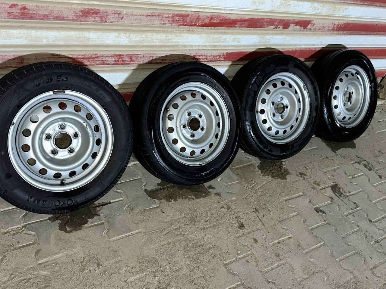 تخم ويل عادي كوري اصلي حجم ١٥ نضيف  تايرات زوج نضاف وزوج نص عمر  السعر ١٩٠ وبي مجال قليل كلش مكاني نجف ***********
