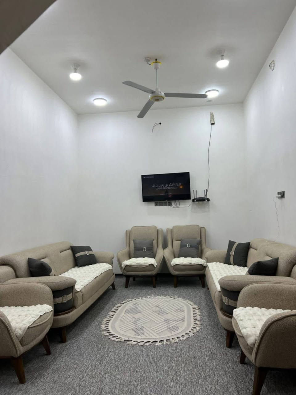 للبيع بيت زراعي
تفاصيل البيت ناصريه قرب جامعة ذي قار  الصخين على الحولي (زراعي)
بناء طابوك +صب كونكريت سقف + رباط ارضي  
غرفه 1 نضام سويت +غرفه 2 نضام منور + صاله + حمامات داخليه + خارجيه+منور + مطبخ + استقبال 
المساحه 150 متر + الجداري كله لوح + الارضي بورسلين بيبان وشبابك تفصال تأسيس ماي مجاري سمارت بيت كلش مرتب ومتعوب علي كافة الخدمات متوفره 
بوري الماي بلباب المدارس مسافة دقيقتين ثاني بيت ع الحولي شارعه مفروش سبيس (البيت بي وصل تطويب من البلديه )
البيت كامل مكمل وبسعر مناسب جدا.
***********
