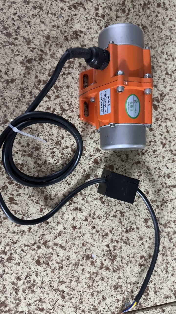 هزاز صناعي 60w  
3000 دورة بالدقيقة  سعرة 75 الف متوفر توصيل


**إذا كنت صاحب هذا الإعلان وتريد حذفه لأي سبب، رجاءا أرسل رسالة إلى الدعم الفني**