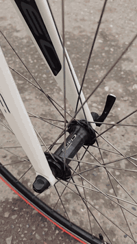 سلام عليكم 
دراجة سباق ماركة برزشن PREC 
يابانية المنيوم وزن خفيف 
سستم كلاريس 8×2
ويالة كلاريس واطارات 700×23
صينية وذارع كلاريس 
نضافة دراجة مثل ما موضح بل فيديو 
سعر 325 عنوان موصل ويوجد توصيل


**إذا كنت صاحب هذا الإعلان وتريد حذفه لأي سبب، رجاءا أرسل رسالة إلى الدعم الفني**