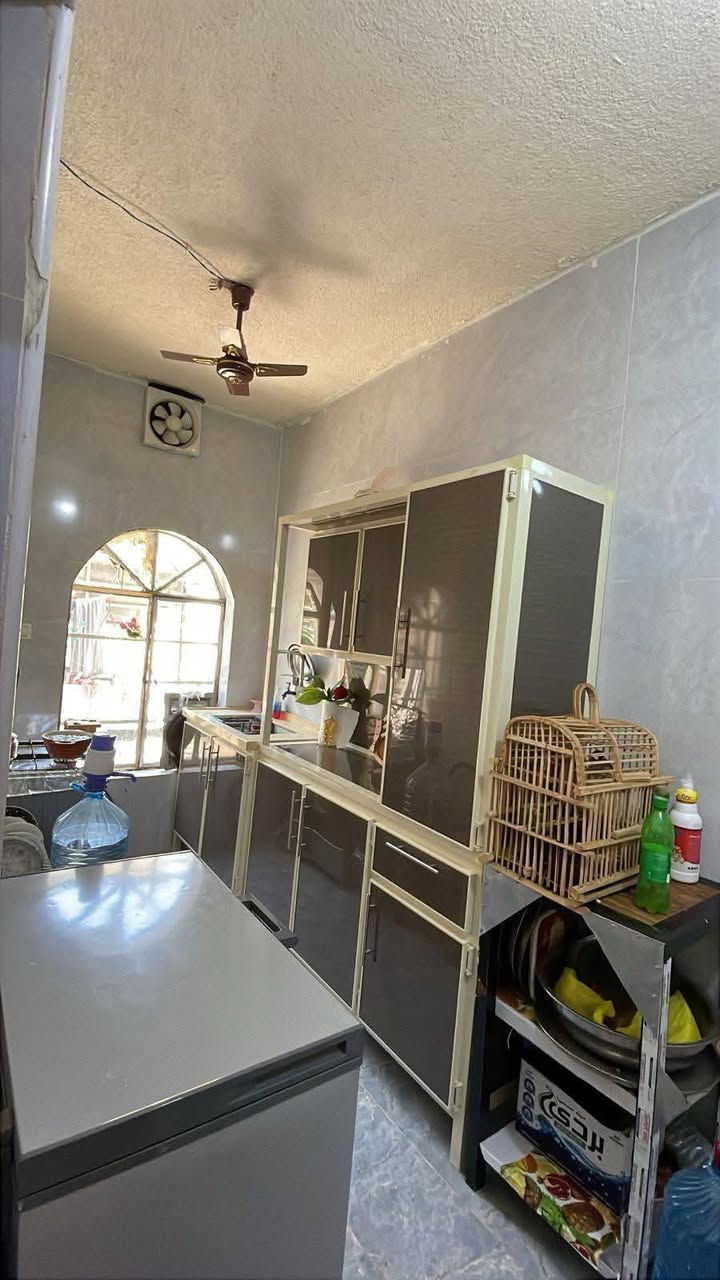 للبيع بيت 🏡 طابو صرف فى #الشرطه_الخامسة قرب أسواق الاميره #مساحته٥٠م واقع حال ٦٠ واجهه سته يحتوي على #غرفتين_نوم 😴 وصاله ومطبخ وخدمات #عدد_اثنين عرض الشارع ١٥م للإستفسار الاتصال على الرقم 
***********
#الجميع
