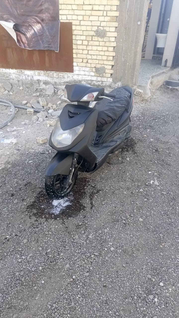 سلام عليكم
سكنس فحل 
مكينه مكفووله
كلجات جدد رياضي
زوج تايرات جديد
الخلفي جلاتين
دبلات جدد
مازده سموك
كفرات اصليات
دراجه مصبوغه اسود طافي للجماليه جانت قبل لمعه
كلش جديده واحله من الصور
سعرها 550وبيها مجال
مكاني بغداد الغزاليه
***********
***********
