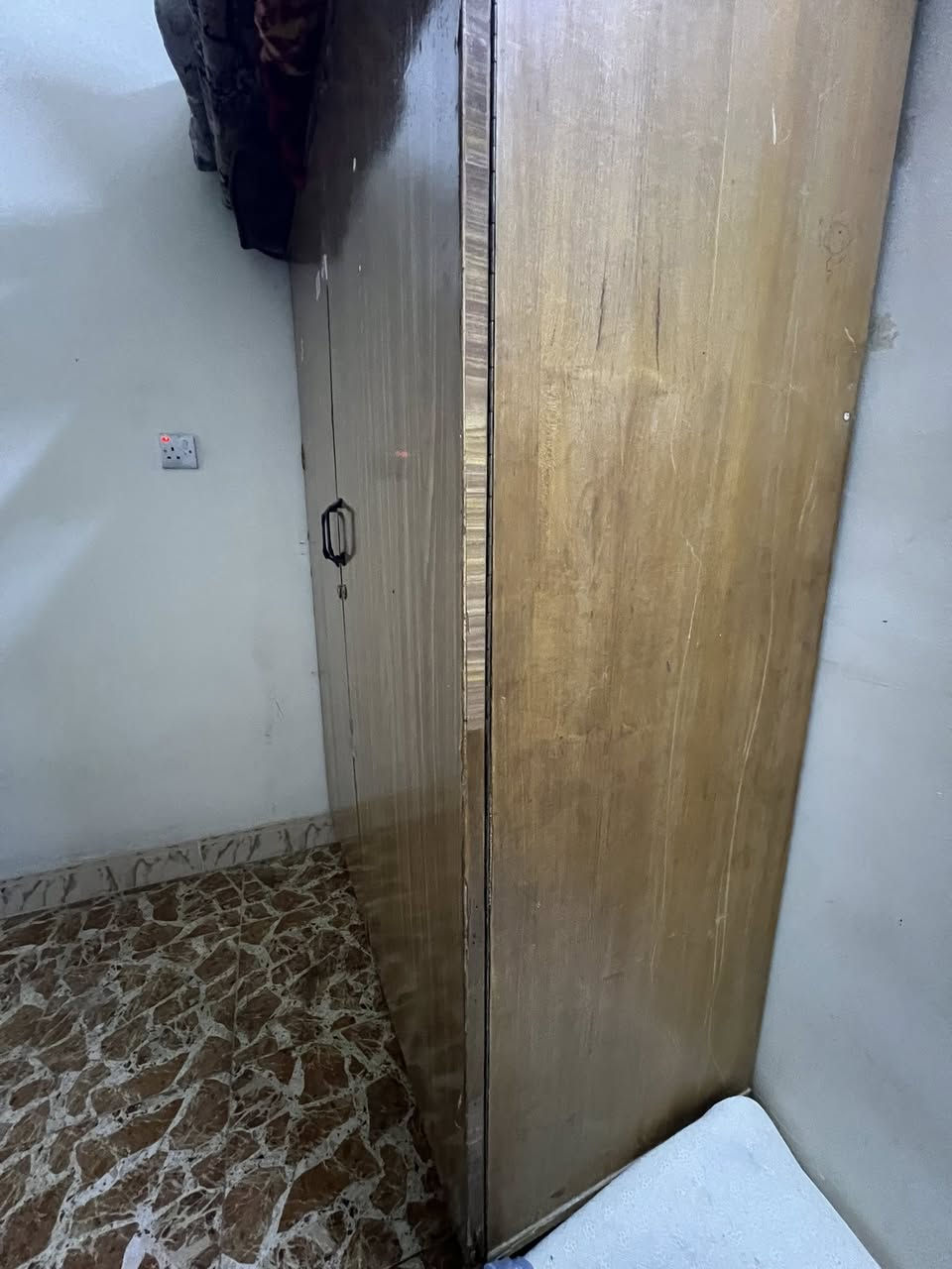 كنتور بابين للبيع سعر ٤٠ العنوان كركوك سوق ازادي تواصل خاص او عل رقم ***********
