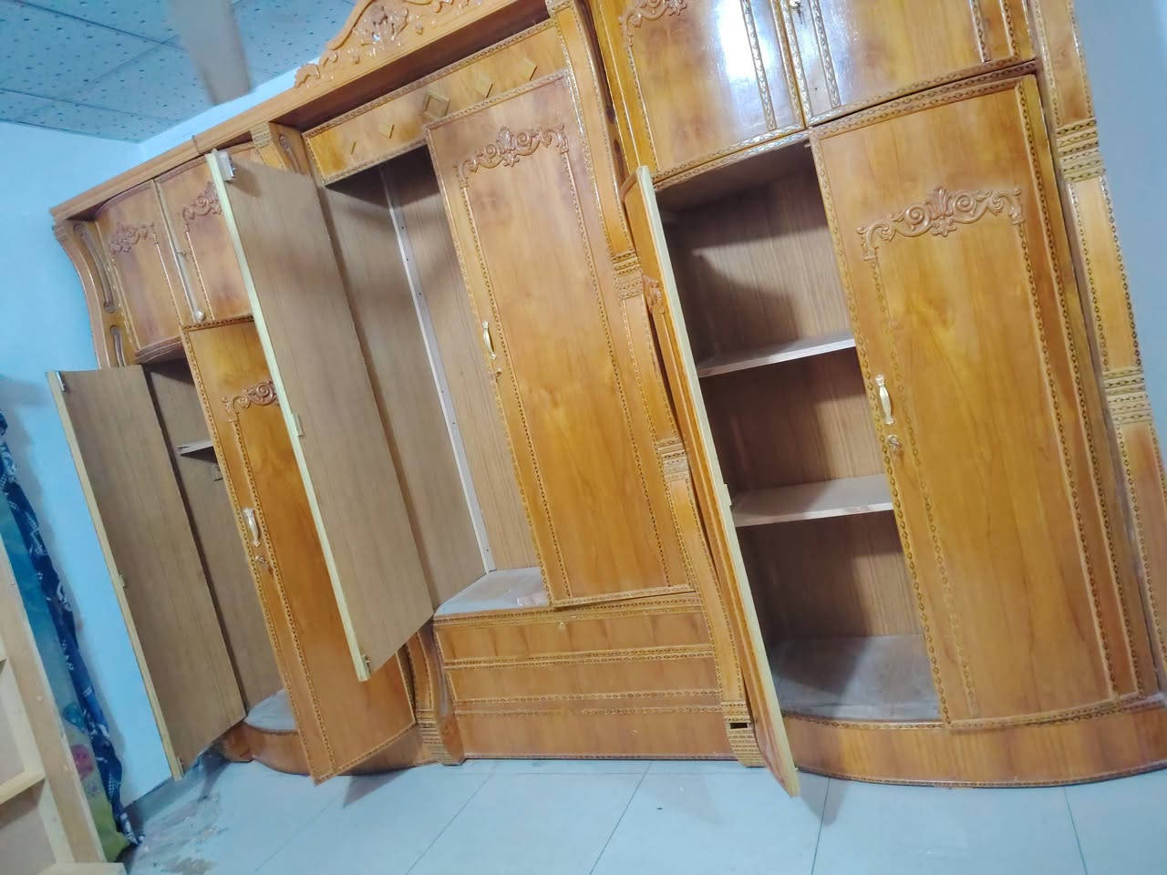 كنتور مع ميز تواليت خوات  تسكام درجه اوله الكنتور 6 ابواب دور طابقين نظيف وجاهز اخو الجديد السعر 250 مع الميز تواليت وذا الكنتور وحده 225 والاسعار بيه مجال المكان نجف حي العسكري كبل شارع السبسيس قرب السوق المحضر للستفسار *********** واتساب
