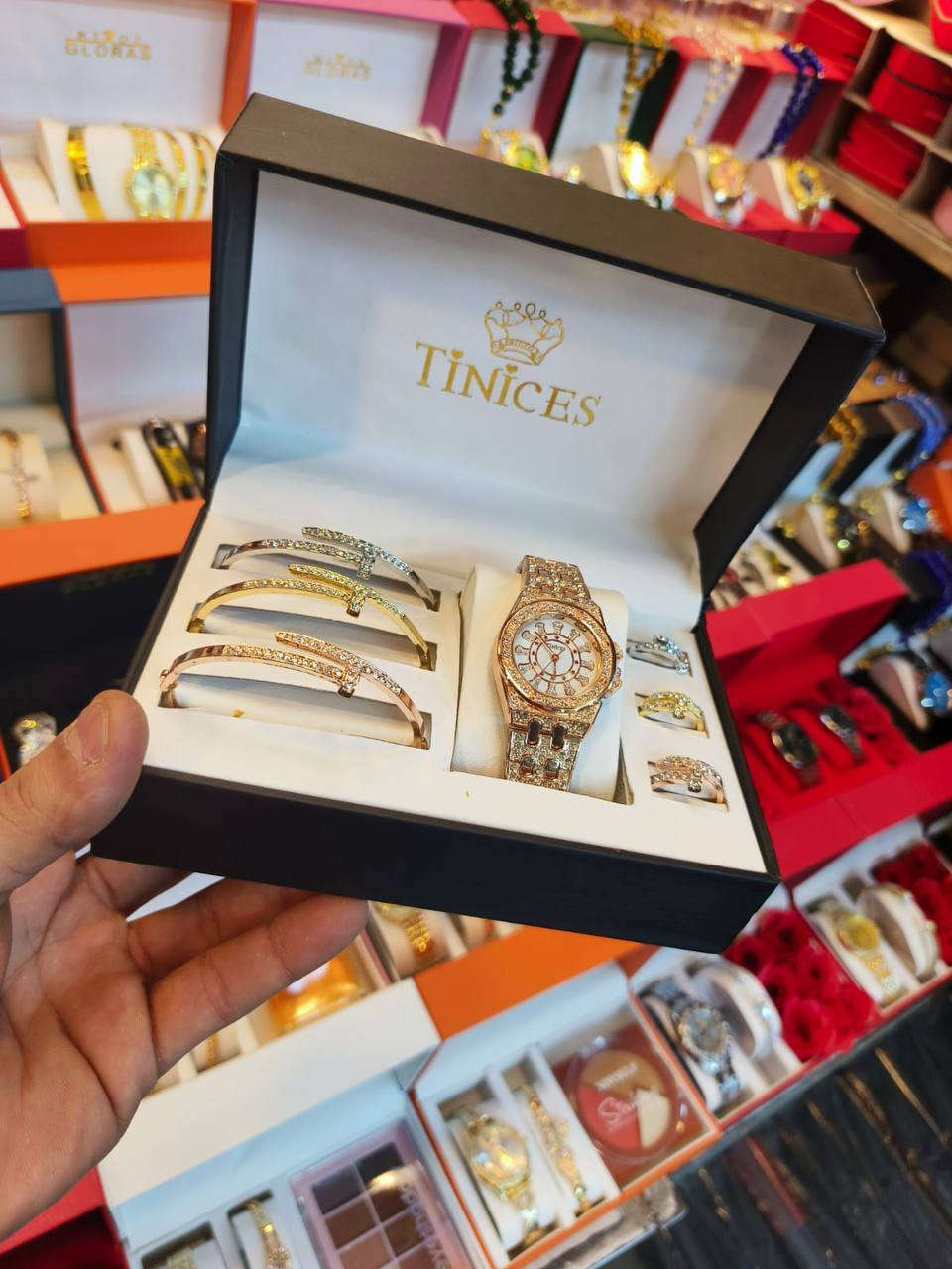 السلام عليكم أسعارالهدايا🎁🌹 بمناسبة عيد الحب كلهه رخيصه يمي من اليوم بدت العروض مال هدايا🎁  زبائننا الكرام
نود إعلامكم بأن التعرفة الكمركية قد ارتفعت واني حبيت اطمنكم الأسعار مالتي ما اصعدهه ولا ربع  اسعارنه ثابته حتى لو ربح قليل احسن ما تنام البضاعه خير من الله والحمد لله سنتر كيمو البلديات الصحفيين مجاور قلعة لبنان ومقابل دكتوره وعود للاستفسار والحجز واتساب ***********
