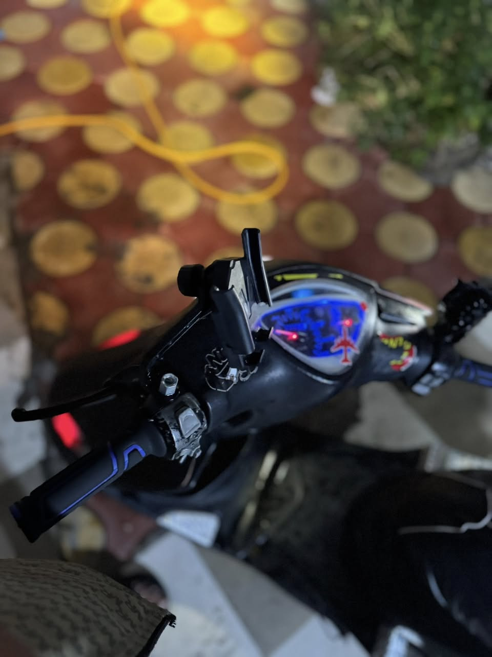 السلام عليكم شباب اليوم اجتني ماكس عدله للبيع امانت الله الماكس نضيفه ما مفتوحه بوشه 49 الدراجه مال رمبه ماخذه من الحاويه الدراجه نضيفه كلش شلعه ومعدل الكهربائيات كلهن شغال ماكو شي طافي الدراجه كامله ما بيه نقص برقي 
(السعر خاص ). رقم الاستفسار  ***********
