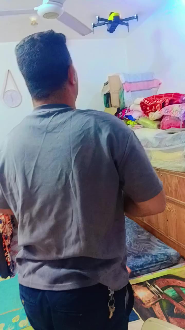 بيهه لونين اسود واصفر للتواصل عل واتساب *********** اي قطعه 65 الف
