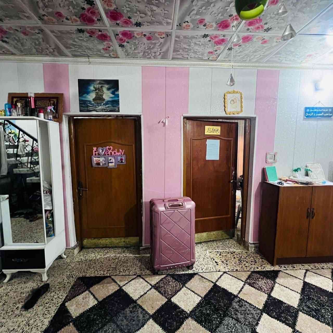 يا الله
بيت 250 متر بم الهوئ القديمه طابو صرف طابق واحد بناء متوسط البيت موقعه كلش حلو وكافه الخدمات متوفرة 
بناء طابوك وعكاده بس البيت نضيف كلش 
للاستفسار الاتصال 
***********
