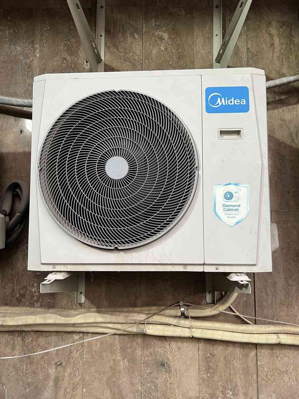 السلام عليكم سبالت 3طن نوعية ميديا Midea استخدام قليل سعر لسبلت الواحد 600 الف كلهم 1800 الف العنوان شارع فلسطين ***********
