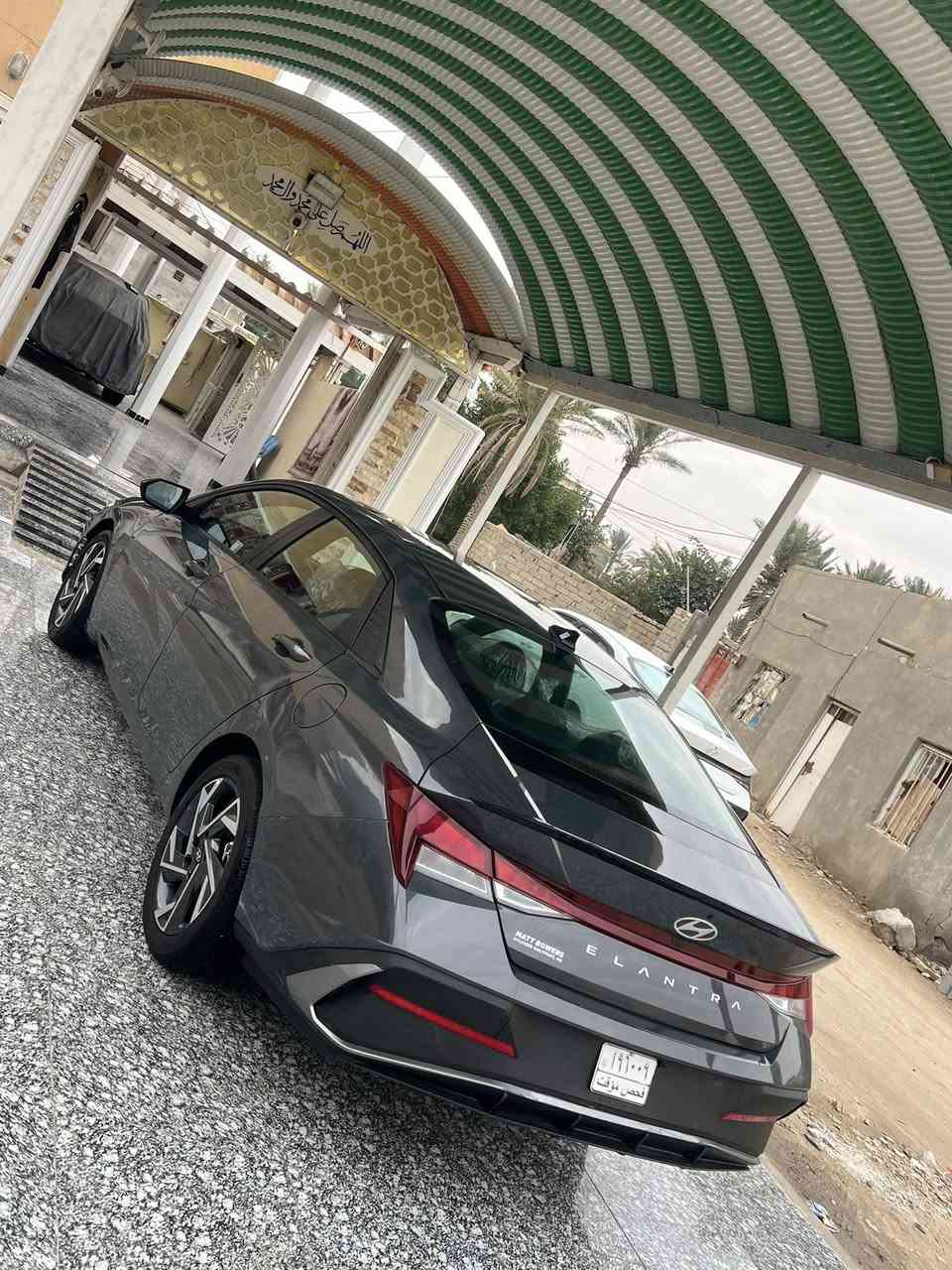 سلام عليكم النتره دخول جديد موديل 25 لون سمنتي سياره جديده زيرو ماشيه 3500 ضررها جاملغ الاامامي ايسر مبدل  وجاملغ الخلفي بي طخه بسيطه كلاش  سياره جديده بجم كبس 
سياره رقم شهداء مرقم سعر 160 وبيها مجال ستفسار ***********
