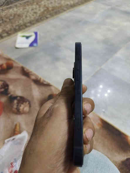 ايفون 13 
البطاريه 100٪
نظافة 100٪
ضمان ماستر 
شرق اوسط 
غراضه كامله 
قبل اسبوعين فتحته من الكرتونه 
***********
السعر خاص او اتصل عل رقم
