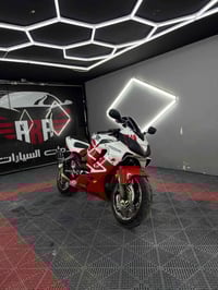 هوندا F4i 600c موديل 2004 ماشيه 33 الف  اوراق سكنر منضومة زينون 90 W س...