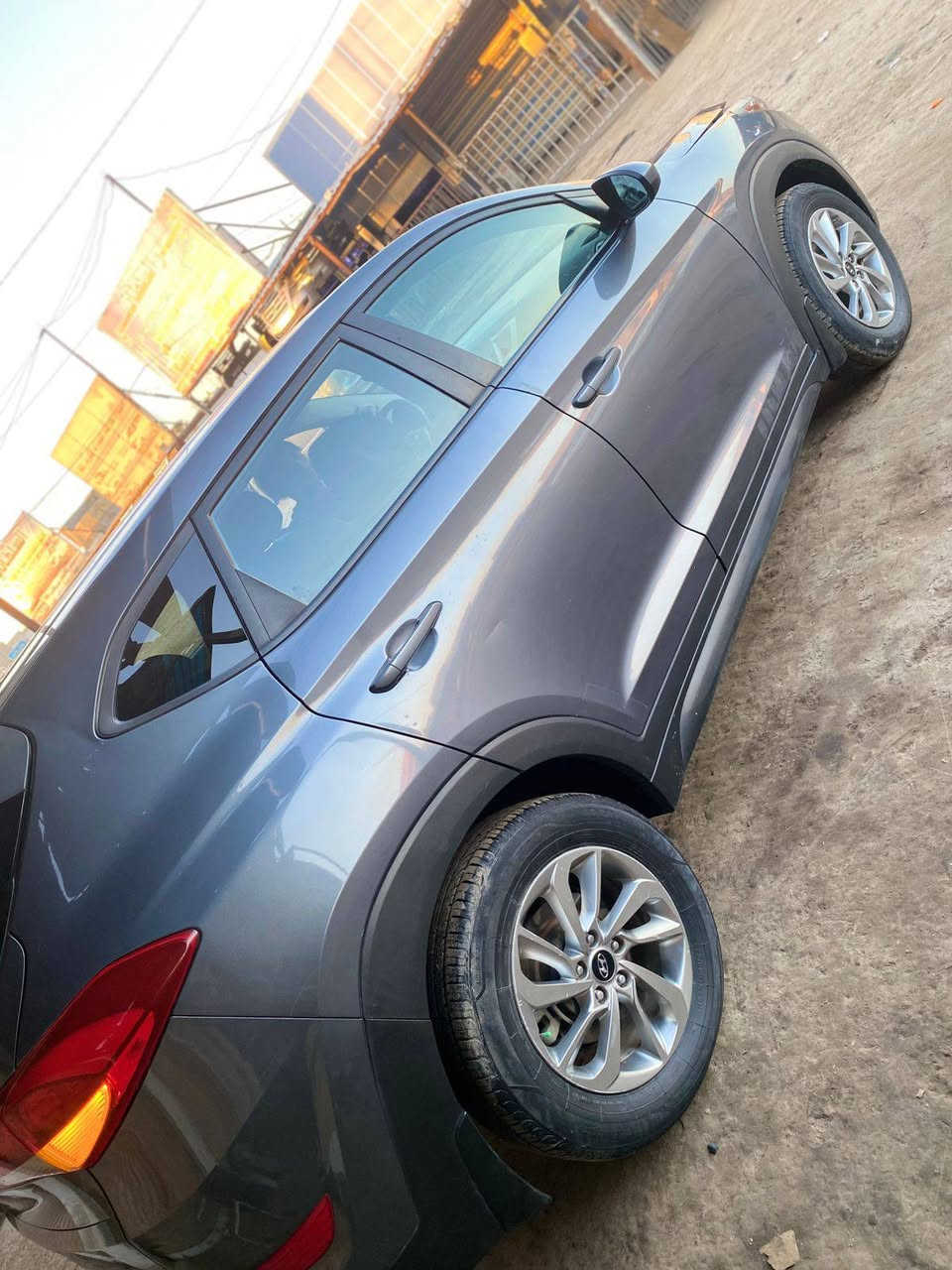 السلام عليكم توسان للبيع موديل 2016 رقم بابل سنويه وجديده وبسمي محرك 2000 السياره امريكي حادثه بس قبق جنطه الي يرده  هذا رقمي ويدلل *********** السعر 147
