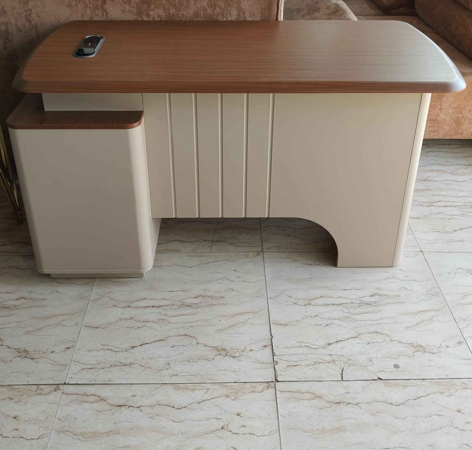 يتوفر لدينا اثاث مكتبي مختلف الموديلات كما موضح في الصور نقدا وبالتقسيط 
#جمعيةبيتي
#للبيع بالتقسيط


**إذا كنت صاحب هذا الإعلان وتريد حذفه لأي سبب، رجاءا أرسل رسالة إلى الدعم الفني**