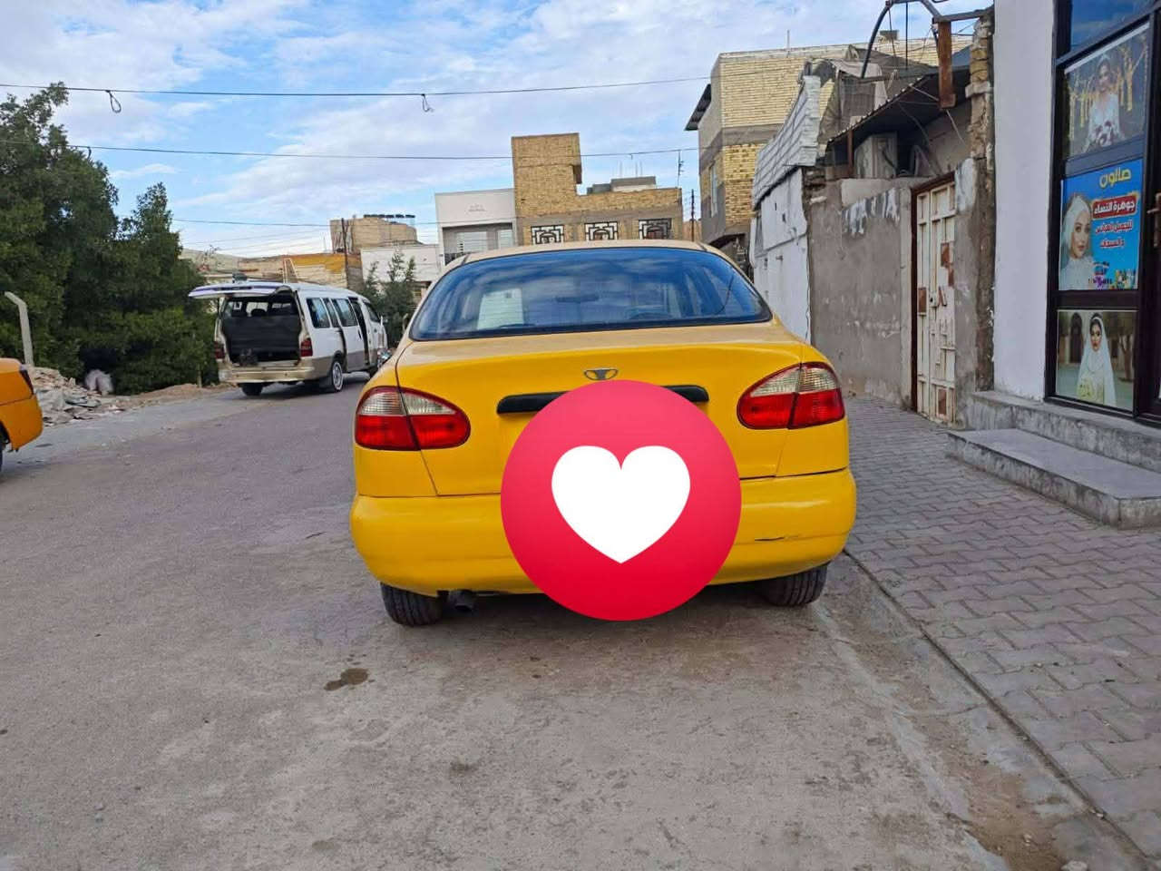 سلام عليكم من رخصت الادمن دايو لانوس للبيع السعر 23 ورقه وبيهه مجال
مكفولة گير مكينة  وتخم تاير باتري جديد عضمتهه كلش حلوة  مداور ثاني يوم گير عادي والگشر كما موضح بالصورة شخطة مابي
علماً السيارة خصوصي اصفر بلادي مكاني نجف  رقم التليفون  ***********
