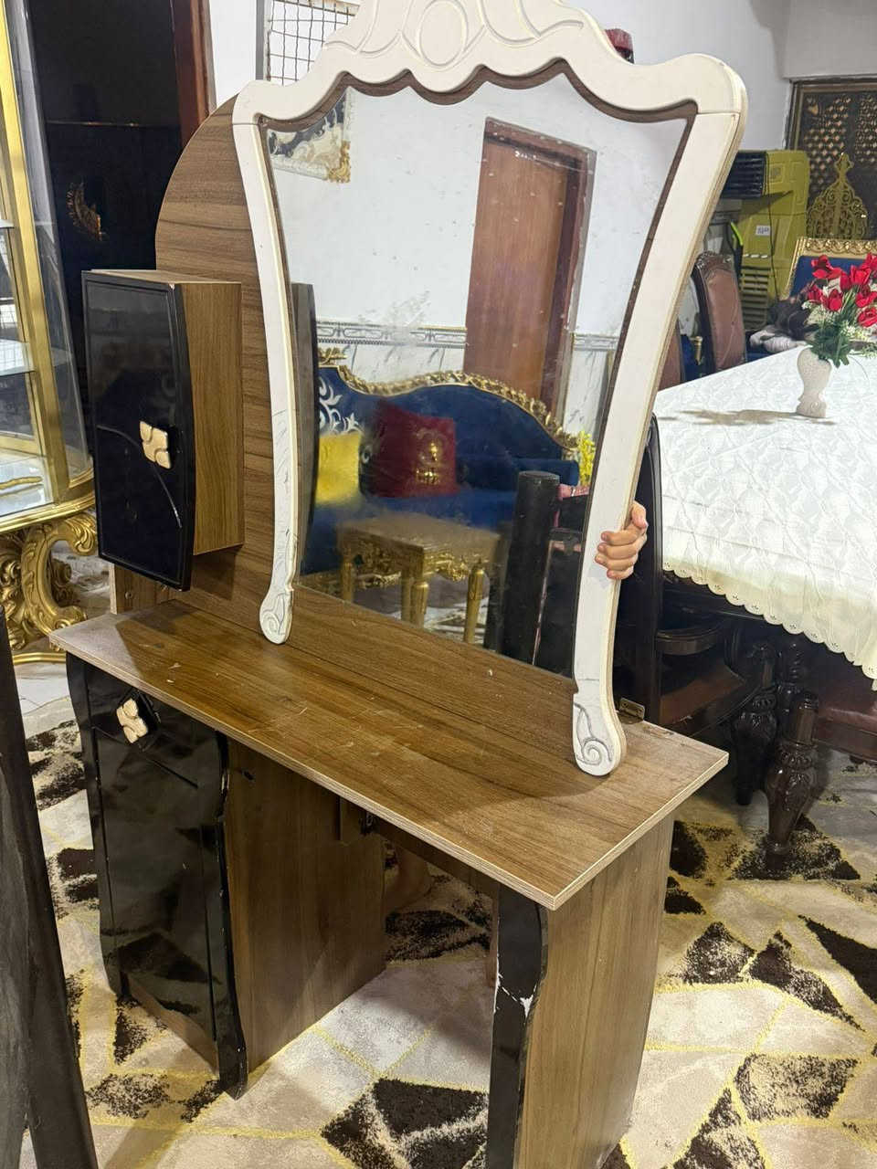 مكلف بالنشر هذا رقم راعيه ‏‪***********‬‏ 
چرابي عدد 3 نظاف وميز مراية مكانه خور الزبير مدخل الخور قرب السكة سعرهن مناسب جدا على بس أتصل
