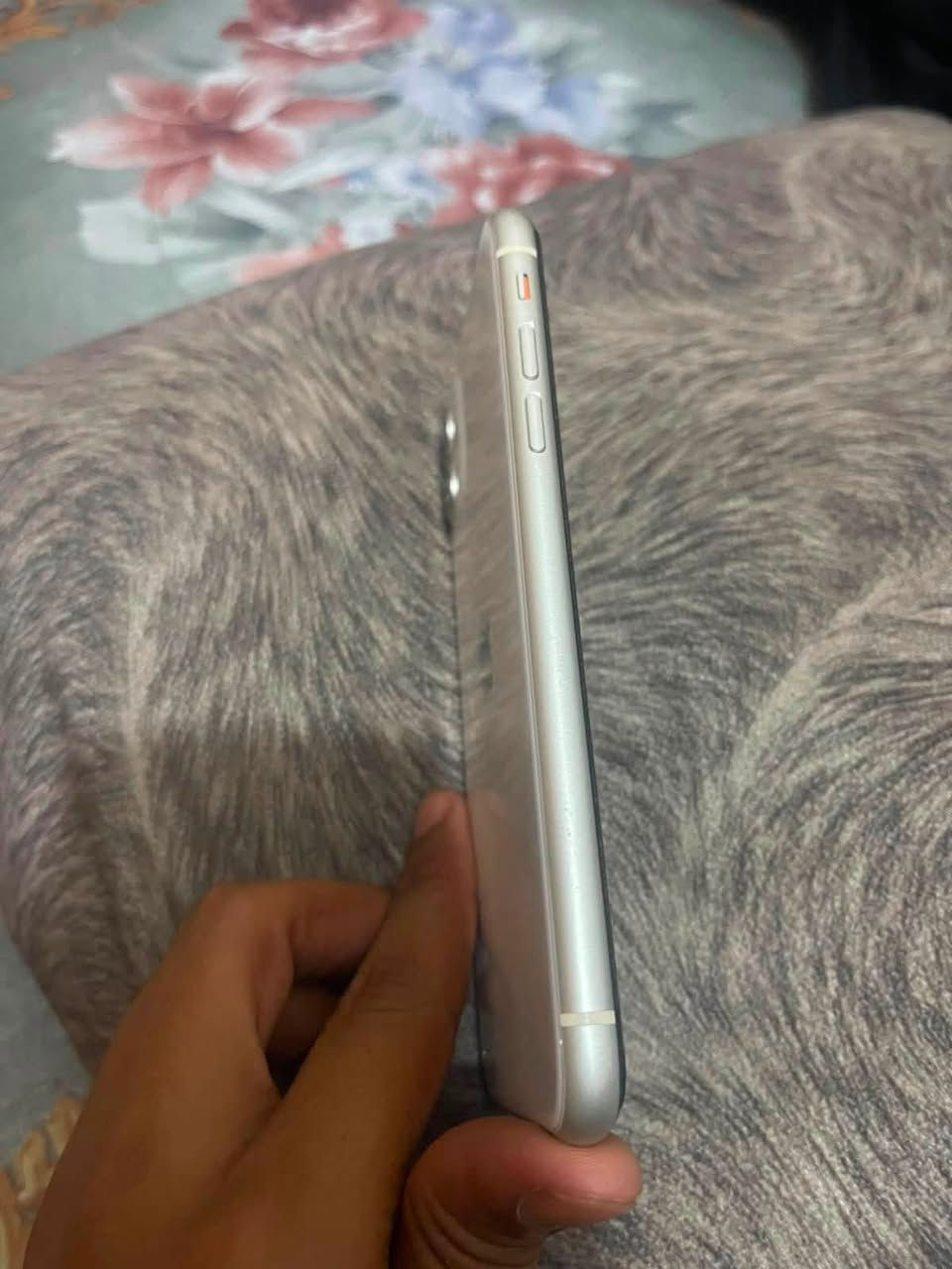 إيفون ١١عادي للبيع
🔋بطارية معلية ٩٦
جهاز شرط لامفتوح ولا مبدل بيه شيء 
 متوجد فقط تلفون على شريحه خابرني وبيك خير وددلل شراي ***********
