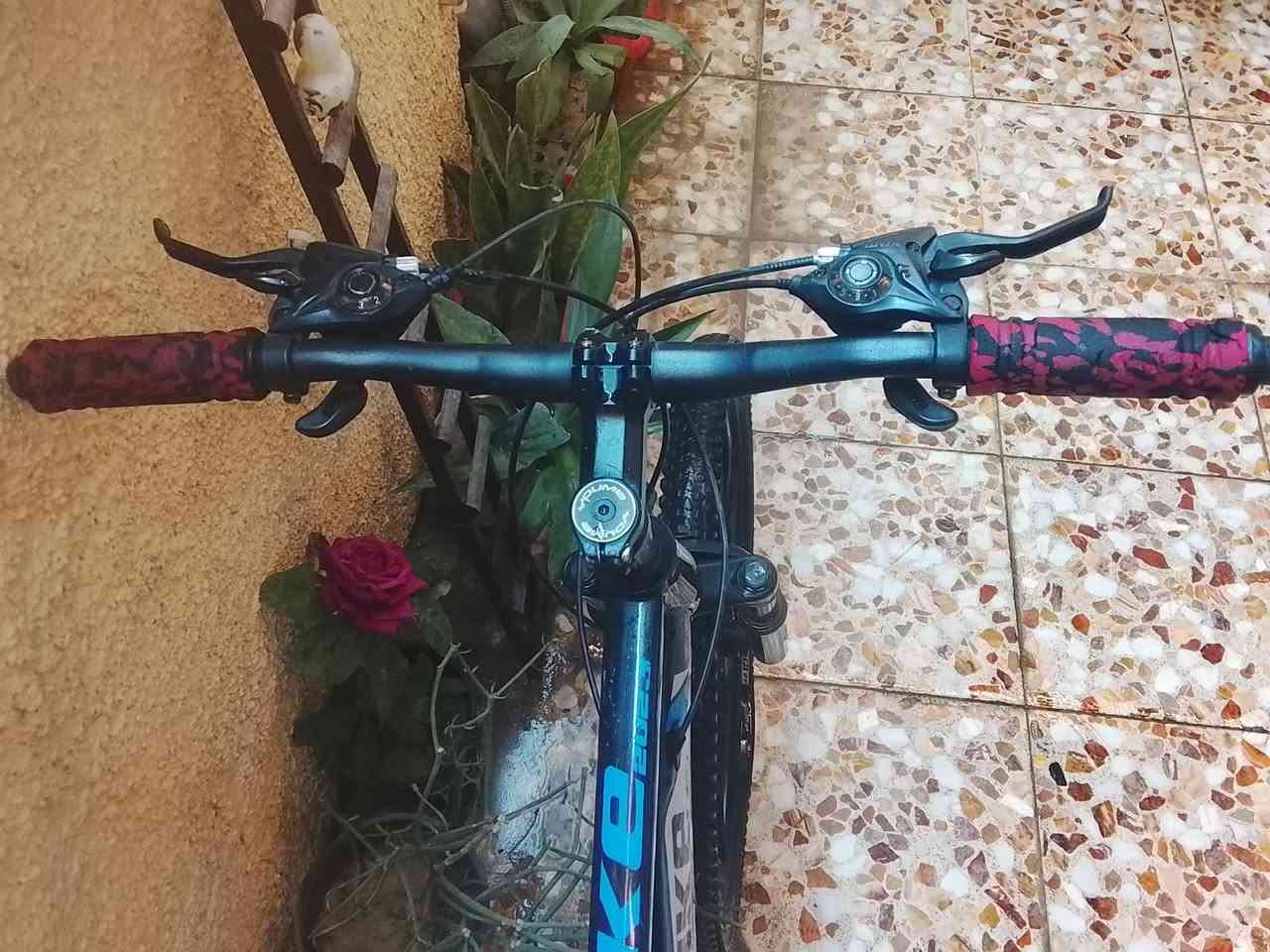 بايسكلات ثنين حجم 26
سلام عليكم ورحمه الله وبركاته بايكسلات ثنين 
الاسود(Technopark Tower) جبلي حجم 27 ويل كاب نضيف كلش جديد مشتري 200
سعره 120 وبي مجال 
الابيض c700 حجم 26 كامل النضافة كدامك والماركة كدامك سعرة 100 وبي مجال 
تاخذهن ثنينهن انقصلك منهن وتدلل 
للاستفسار خاص او مراسلة الرقم : ***********
