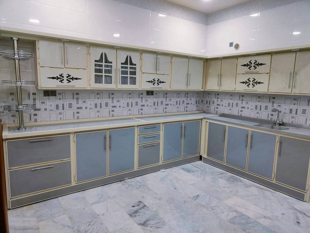 عروض معمل برج الذهبي الالمنيوم.. كاونترات نوع تركي ثقيل🇹🇷💯 سعر المتر 125 ألف  يشمل الشد والنقل ضمان 2 سنة المقطع 💯 بليت ثقيل الاستفسار أكثر الإتصال على الارقام التاليه
***********📞
***********📞
  فرعنا الأول  موصل الأيمن  موصل الجديدة فرع السايلو 
       فرعنا الثاني موصل الايسر  حي العربي
