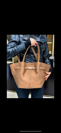 بيع كافه انواع الجنط النسائيه ومفرد متوفره توصيل رقم الهاتف 0772963321...